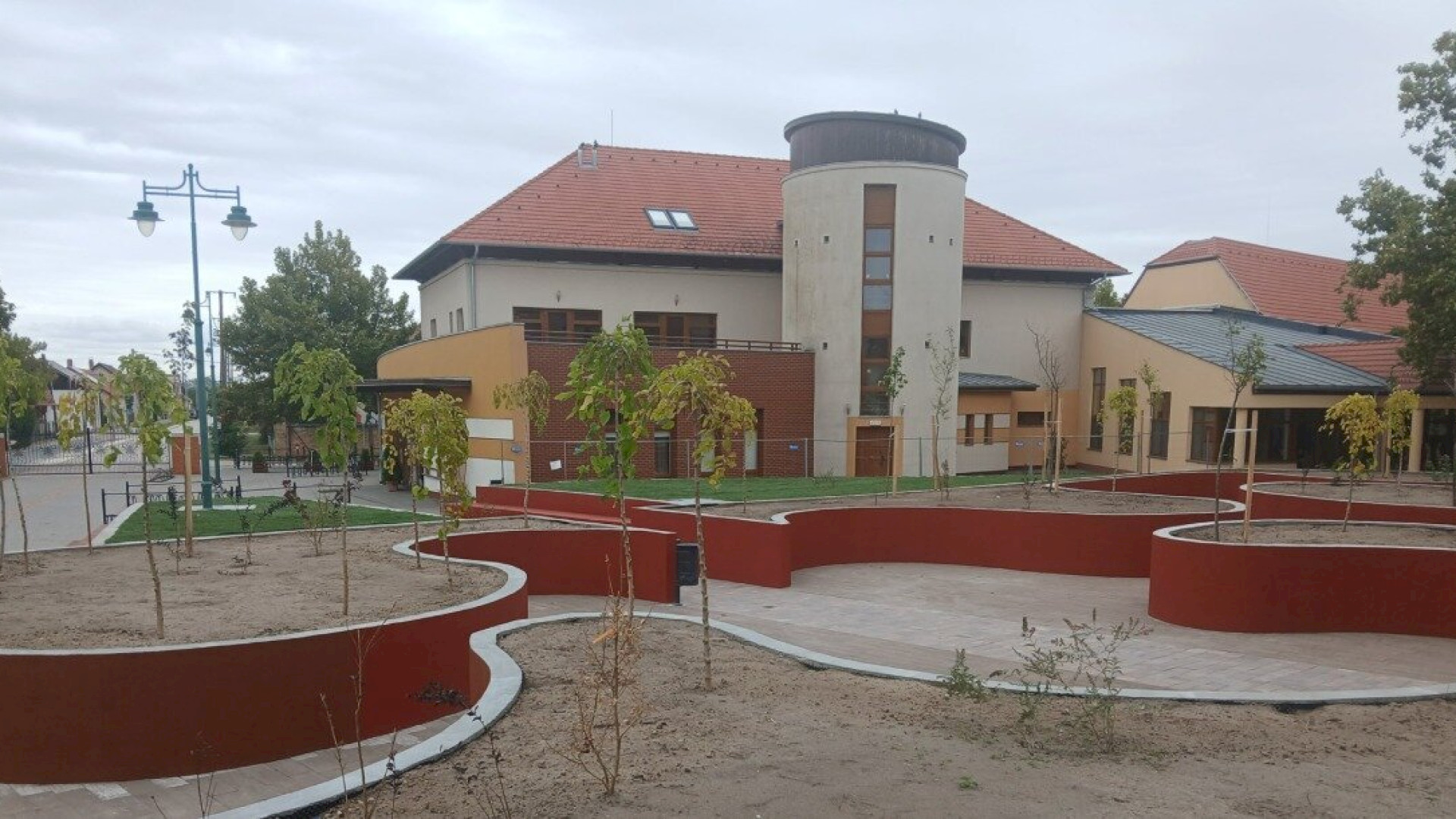 A Barmos György téren elkészült az új park - Hír - Turisztika - Mórahalom