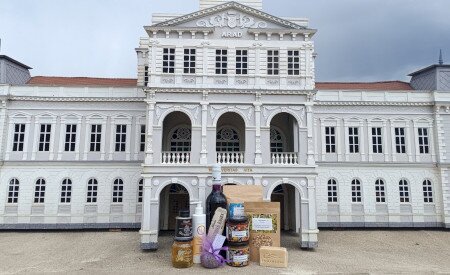Magazinul de suveniruri din zona Homokhát