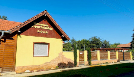 Borostyán Apartment House