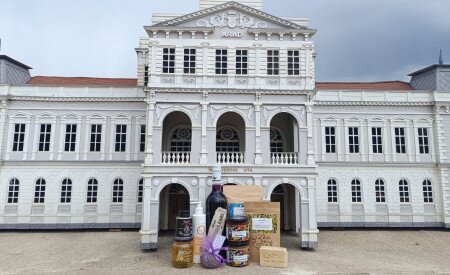 Magazinul de suveniruri din zona Homokhát
