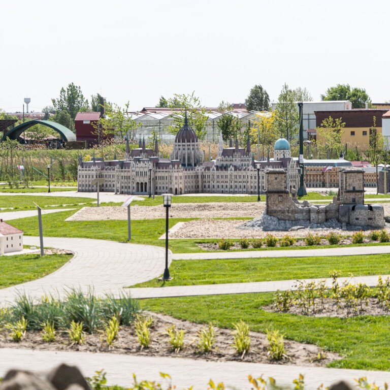 PARK OF A THOUSAND YEARS "THE BEST IN SMALL THINGS"